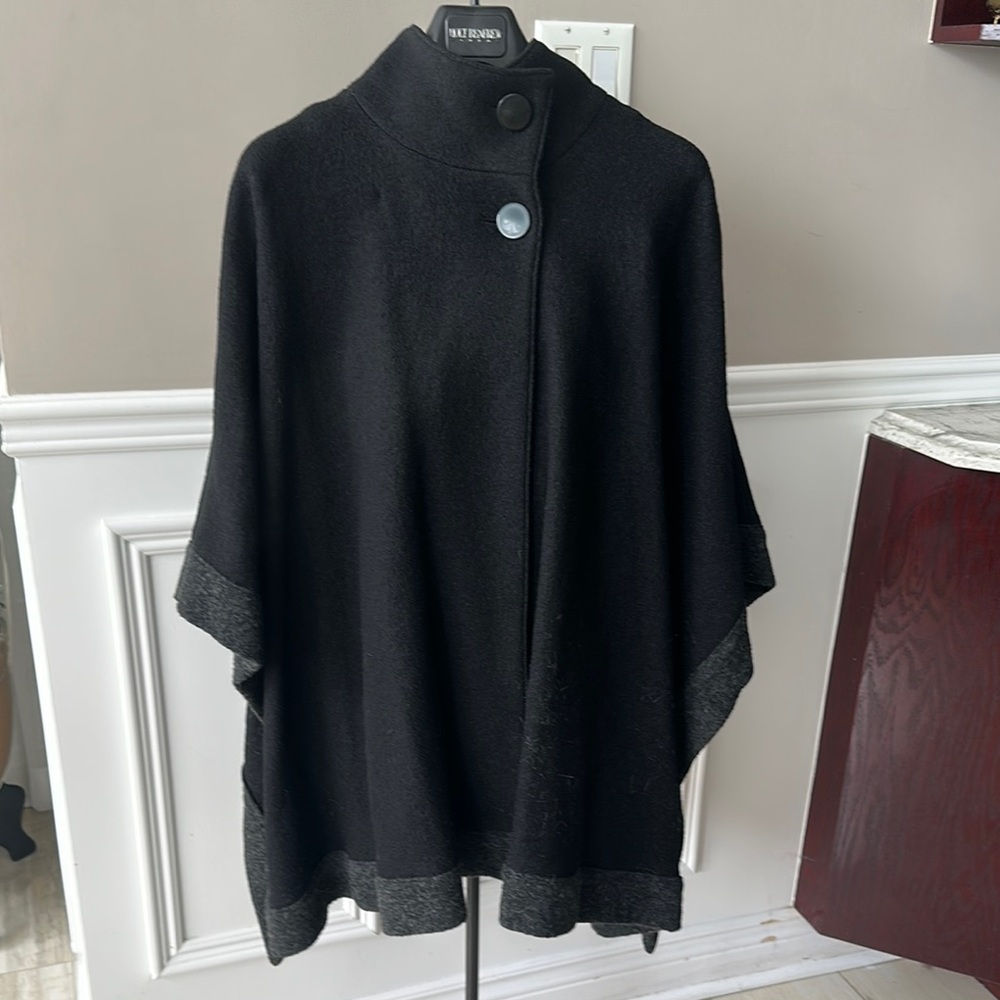 Chic Black Cape with Gray Trim